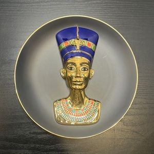 Nefertiti The Eternal Beauty. 22 carat porcelain plate.  COA